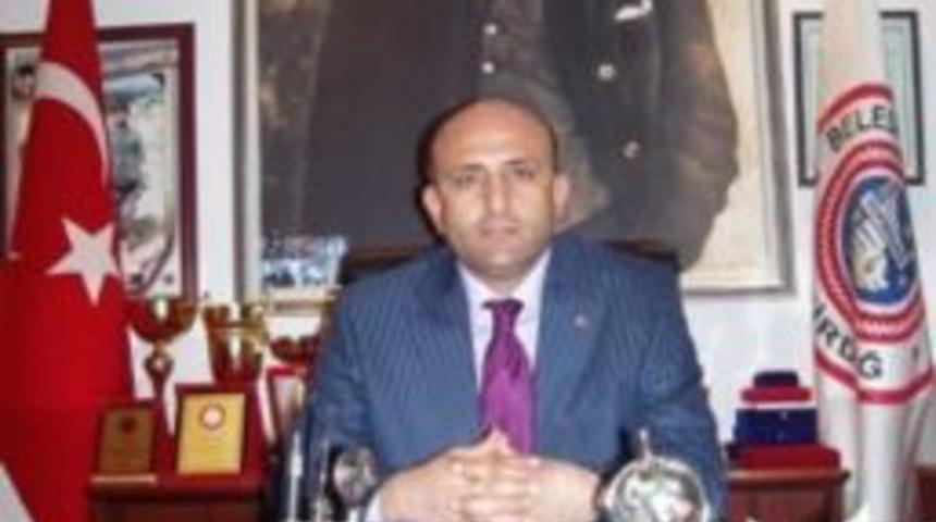 Chp&rsquo;li Belediye Ak Partili Başkanın Heykelini Dikecek