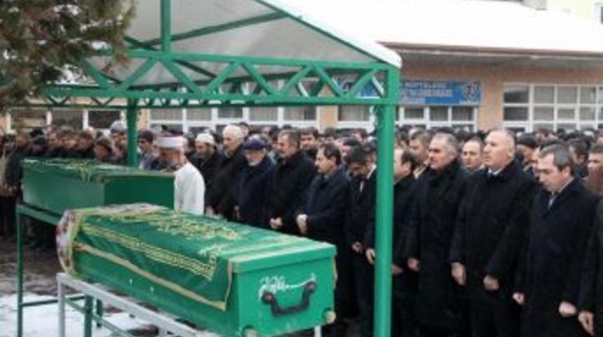 Vali Başk&ouml;y, Sağlık Bakan Yardımcısı Agah Kafkas&rsquo;a taziyede bulundu