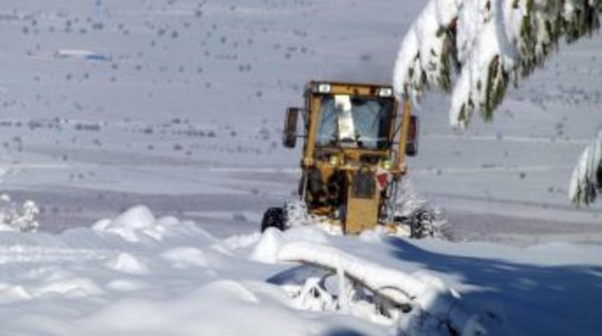 Denizli &Ouml;zel İdaresi Karla M&uuml;cadele I&ccedil;in 24 Saat &Ccedil;alışıyor