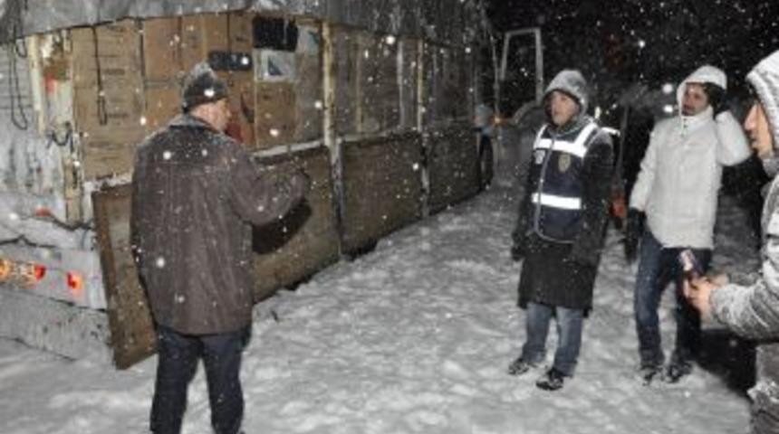 Tatvan&rsquo;da 255 Bin Paket Ka&ccedil;ak Sigara Ele Ge&ccedil;irildi