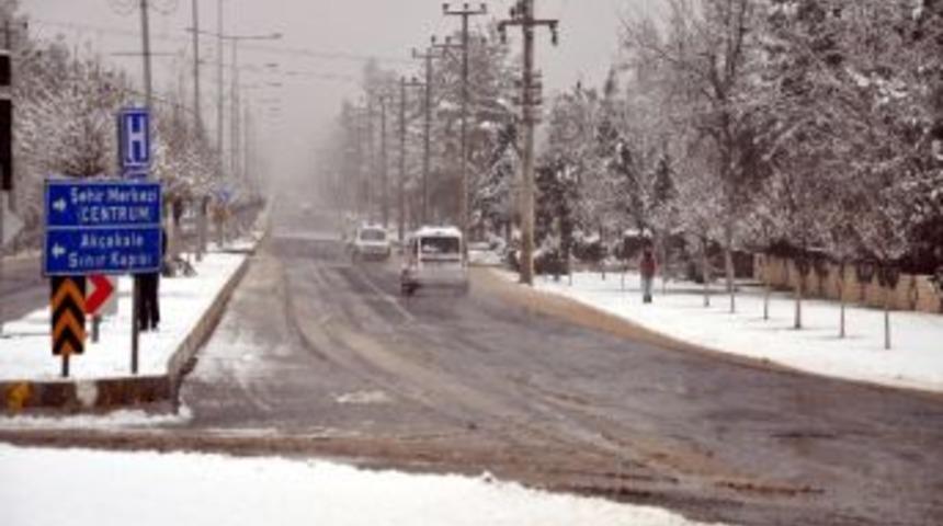 Ak&ccedil;akale'ye Yıllar Sonra Kar Yağdı