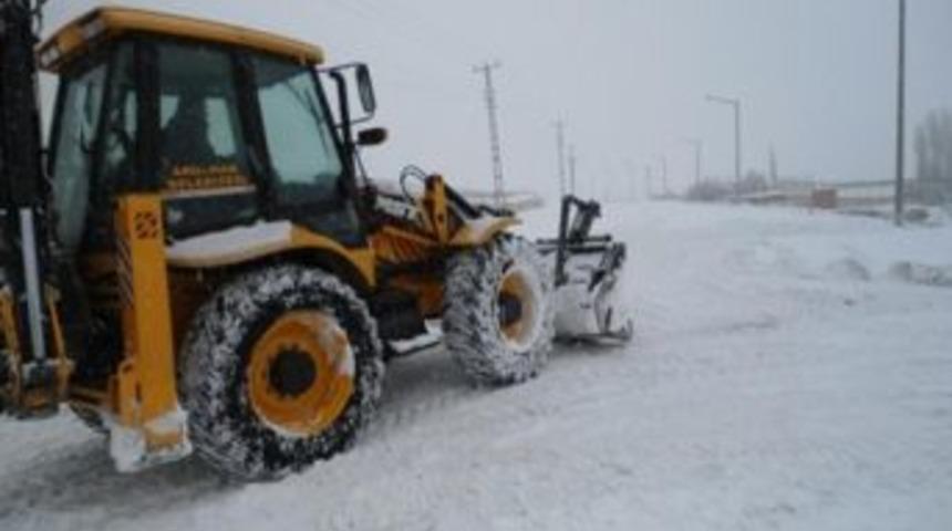 Ardahan Belediyesi&rsquo;nden Karla M&uuml;cadele Seferberliği