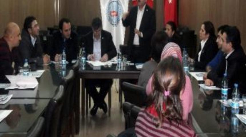 Kamu &Ccedil;alışanlarını Sorunlarını G&ouml;r&uuml;şt&uuml;