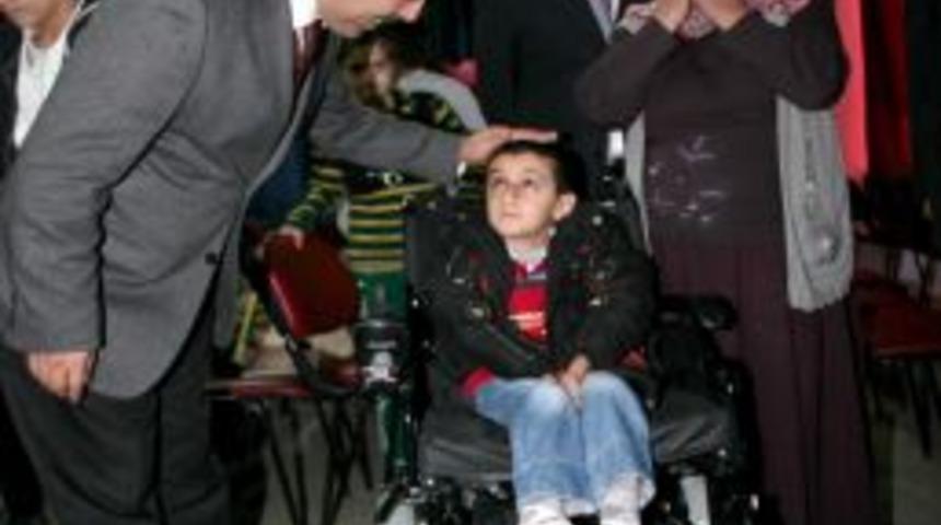 Har&ccedil;lıklarıyla Kardeş Okullarındaki Arkadaşlarına Ak&uuml;l&uuml; Sandalye Aldılar