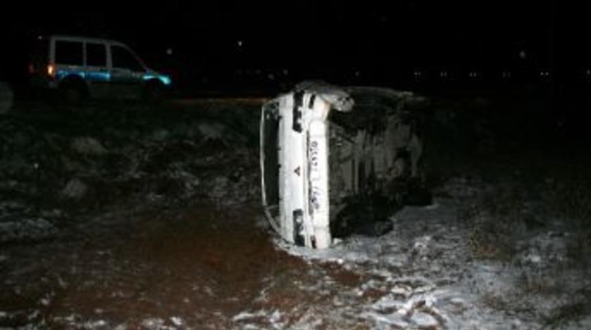 Buz Pistine D&ouml;nen Yollarda &Ccedil;ok Sayıda Kaza Meydana Geldi