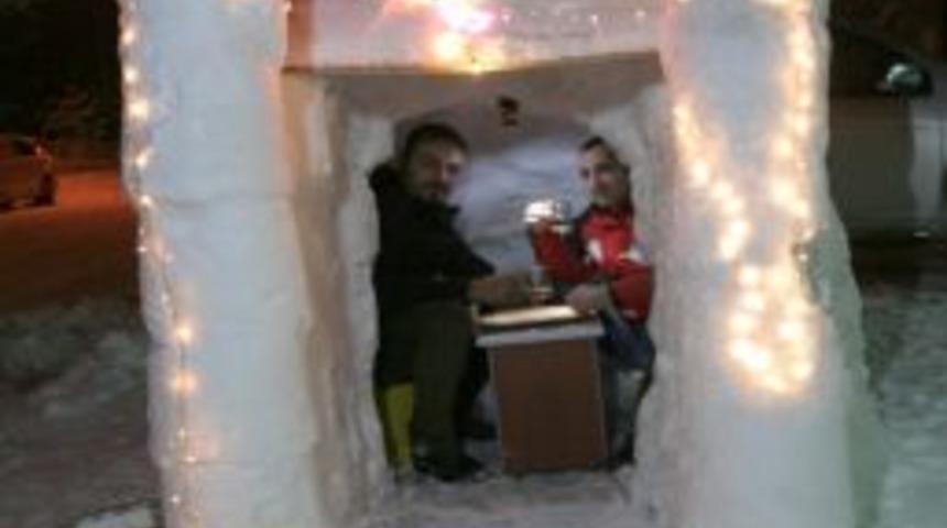 Esnaflar Eskimo Usul&uuml; Kardan Ev Yaptı