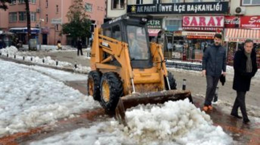 &Uuml;nye&rsquo;de Kar Tedbirleri Alındı