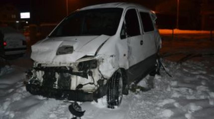 Zincirleme Kazada 8 Kişi Yaralandı