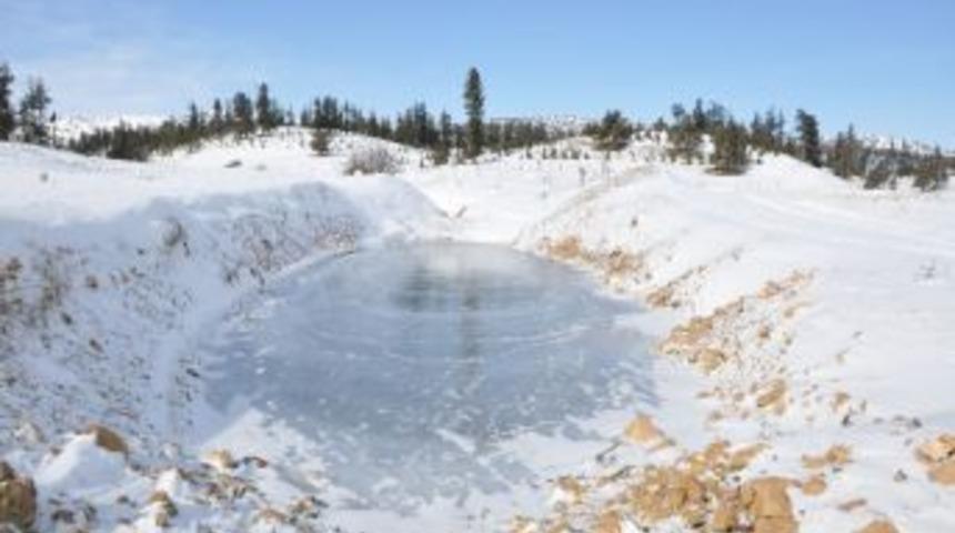 Y&uuml;kseklerde Sular Dondu, Sahilde &Ccedil;ift&ccedil;iler N&ouml;bet Tuttu