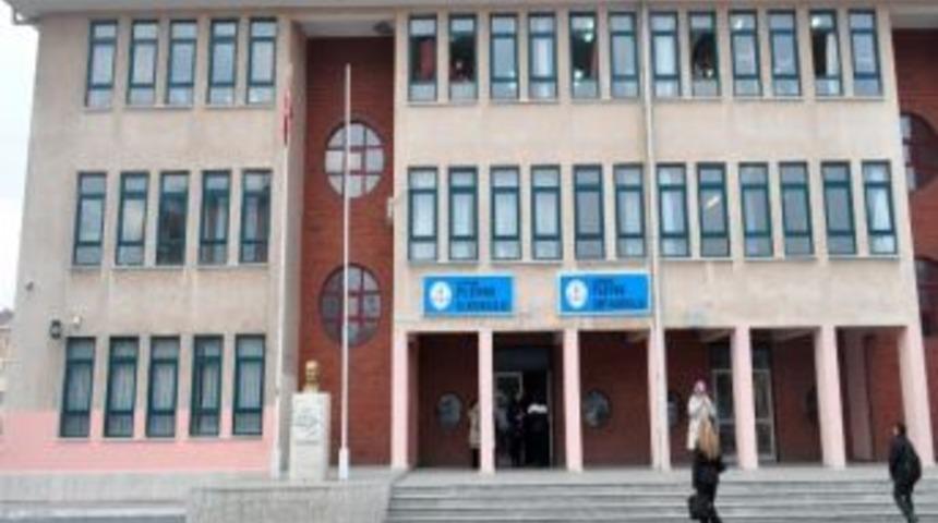 Minik &Ouml;ğrencilerden "&ouml;ğretmenimizi Atamayın" Eylemi