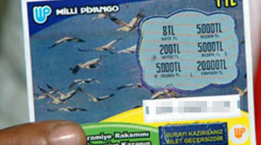 Sahte kazıkazan kartıyla dolandırdı