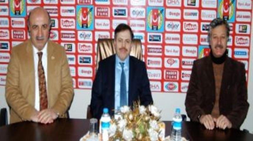 Rekt&ouml;r &Ccedil;elik Uşak Gazeteciler Cemiyetini Ziyaret Etti