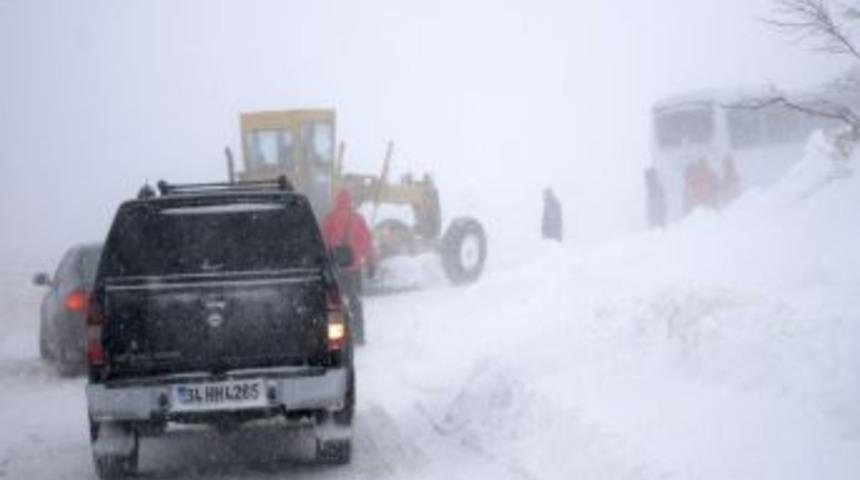 Kar Sebebiyle 399 K&ouml;y Yolu Ulaşıma Kapandı
