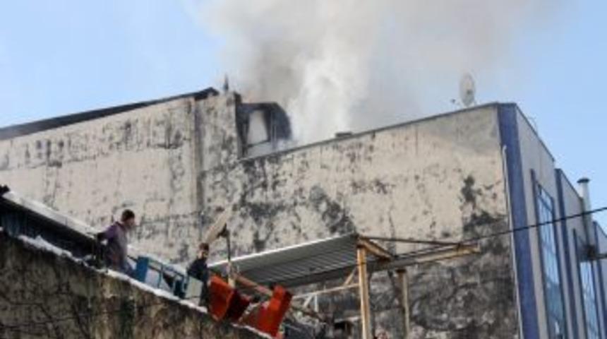 İş Merkezinde Yangın Paniği