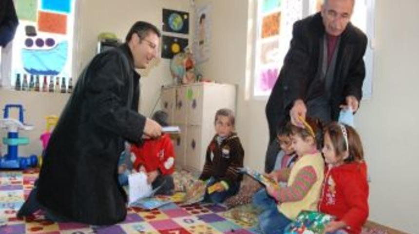 Kermesten Elde Edilen Gelir Okullara Dağıtılıyor