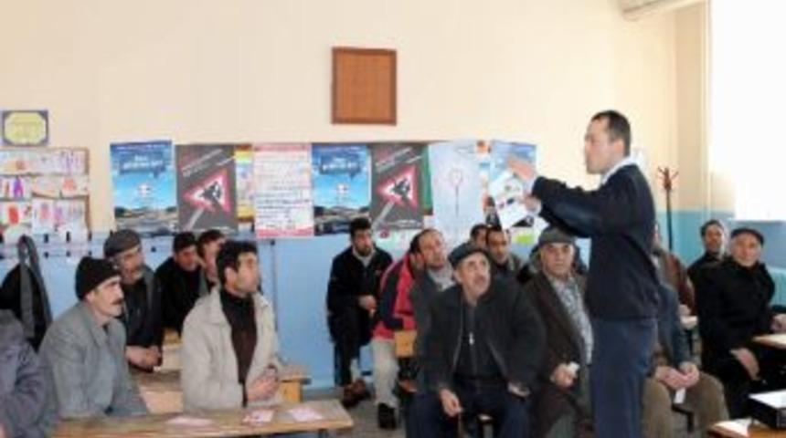 Kars&rsquo;ta Trakt&ouml;r S&uuml;r&uuml;c&uuml;lerine Seminer Verildi