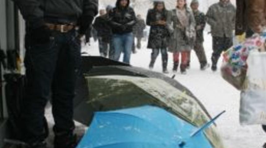 Kar Yağışı Ve Fırtınayı Fırsata D&ouml;n&uuml;şt&uuml;rd&uuml;