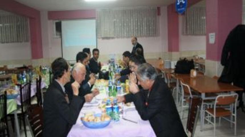 Gazeteciler, Sultan Alparslan Koleji'nin Yemeğinde Buluştu