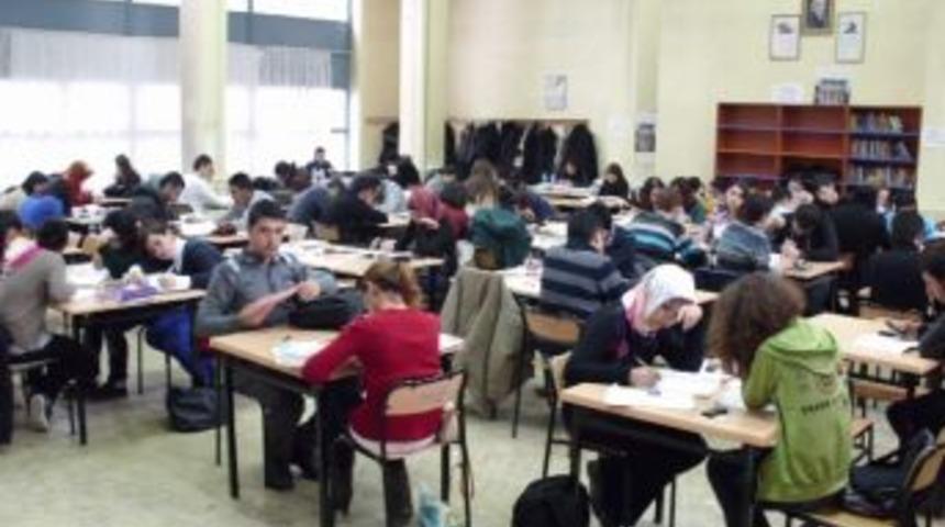 K&uuml;t&uuml;phaneyi 274 Bin Kişi Ziyaret Etti