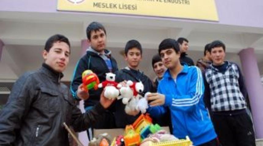 Lise &Ouml;ğrencilerinden &Ouml;rnek Davranış