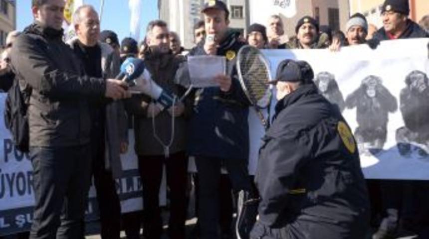 Postacılardan '&uuml;cretsiz Ulaşım' Eylemi