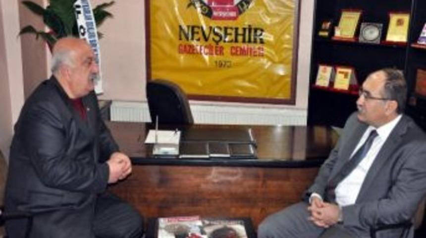 Nevşehir Valisi Abdurrahman Savaş Nevşehir Gazeteciler Cemiyeti'ni Ziyaret Etti