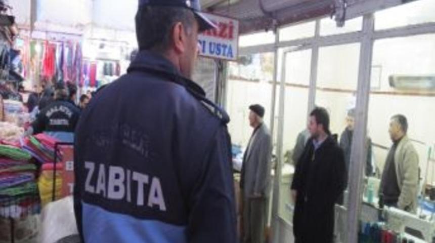 26 Yıl &Ouml;nce Belediye Tarafından Yaptırılan D&uuml;kkanlar Tahliye Ediliyor