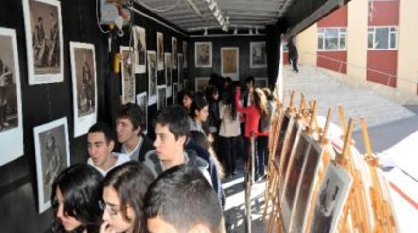 Gezici Sanat Galerisi Sanatı &Ouml;ğrencilerle Buluşturuyor