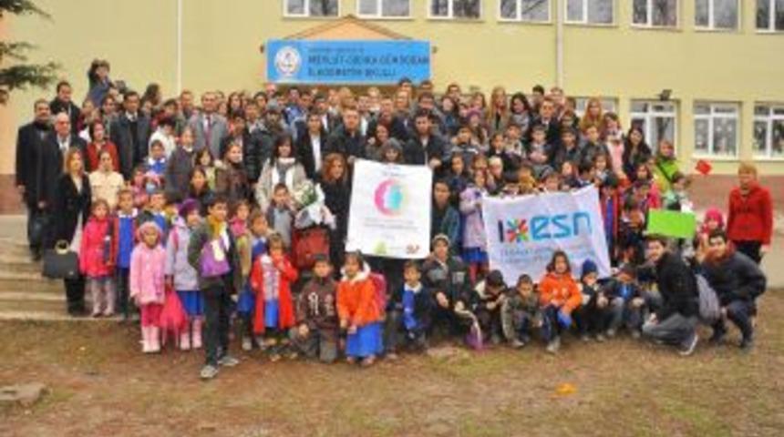 Anadolu &Uuml;niversitesi'nden Yabancı &Ouml;ğrenciler K&ouml;y Okulunu Ziyaret Etti