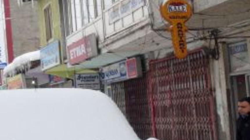 Ağrı Belediyesi, Kar Temizleme &Ccedil;alışmalarını S&uuml;rd&uuml;r&uuml;yor