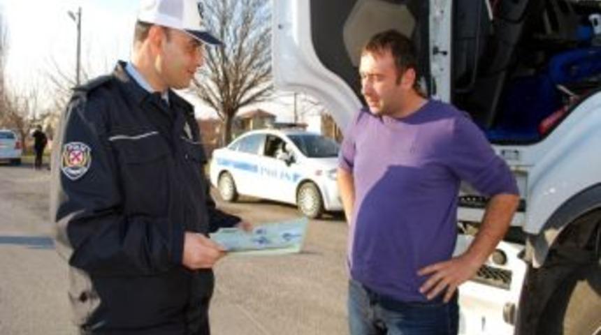 Salihli&rsquo;de S&uuml;r&uuml;c&uuml;lere Uyarı Broş&uuml;leri Dağıtıldı