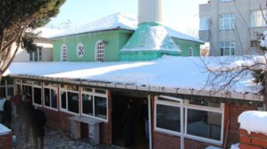 Firuzk&ouml;y Camii'nin Yıkımı Ertelendi