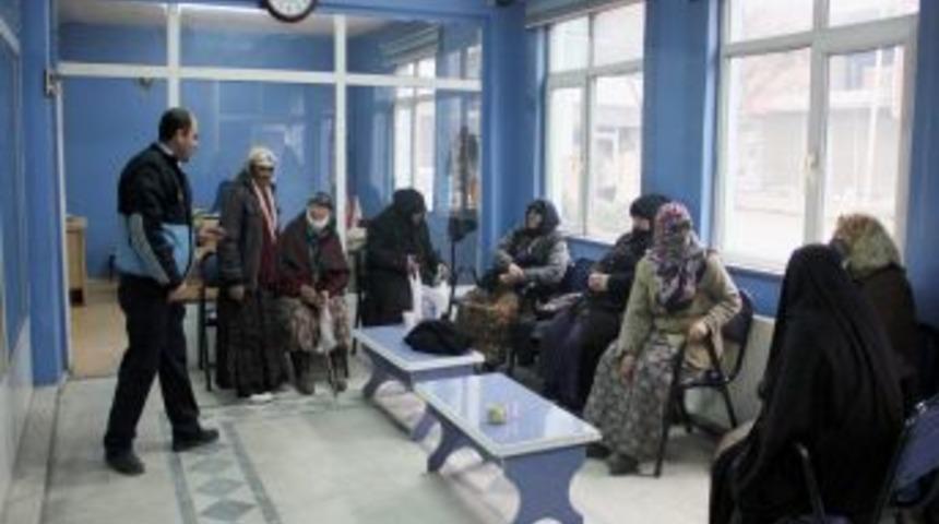 Iğdır'da Zabıtalar Dilencilere G&ouml;z A&ccedil;tırmıyor