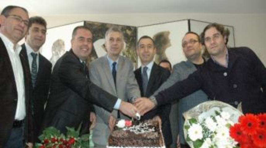 &Ccedil;alışan Gazeteciler İ&ccedil;in Pasta Kesildi