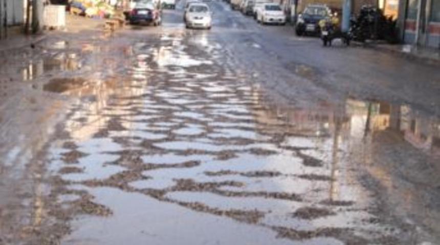Ergani'de Yollar K&ouml;stebek Yuvasına D&ouml;nd&uuml;