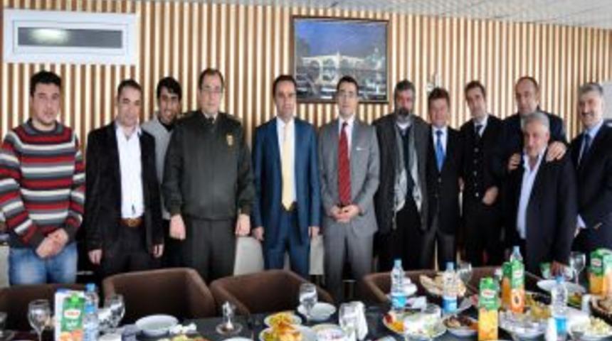 Tatvan Kaymakamlığı'ndan Gazeteciler G&uuml;n&uuml; Kutlaması