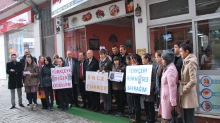 T&uuml;rk&ccedil;eye Değer Veren Esnaflar &Ouml;d&uuml;llendirildi