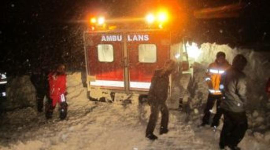 Hakkari&rsquo;de Hasta Kurtarma Operasyonuna Kar Engeli