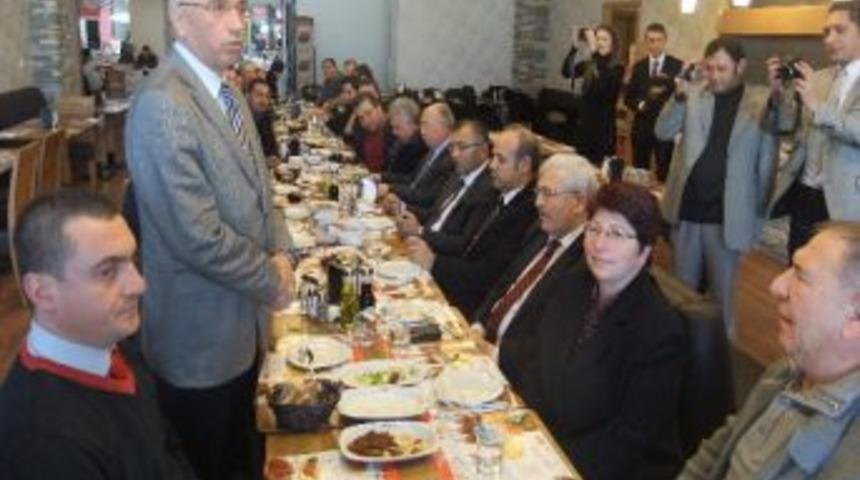 K&uuml;tahya'da '&ccedil;alışan Gazeteciler G&uuml;n&uuml;' Coşkusu