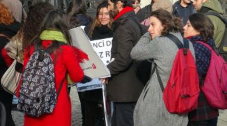 TKP&rsquo;li &Ouml;ğrenciler Rekt&ouml;r&uuml; Istifaya &Ccedil;ağırdı