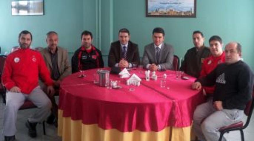 &Ccedil;amardı Kaymakamı D&ouml;nmez, G&uuml;reş Kampını Ziyaret Etti