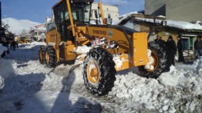 Varto&rsquo;da Kar Temizleme &Ccedil;alışması