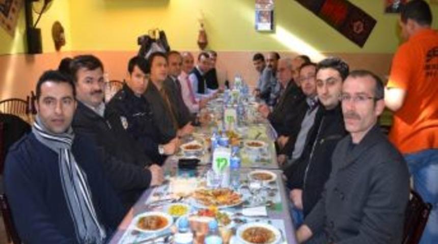 Emniyet M&uuml;d&uuml;r&uuml; İncili'den Gazetecilere Kutlama Yemeği