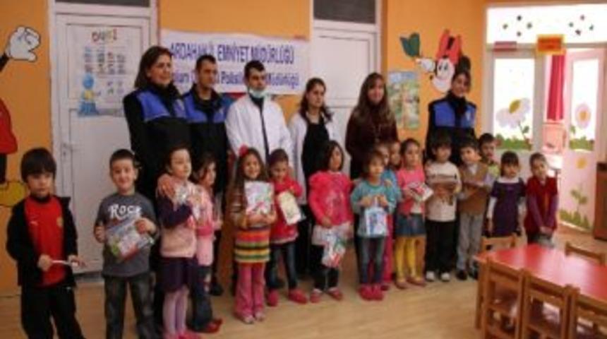 Miniklere Ağız Ve Diş Taraması Yapıldı