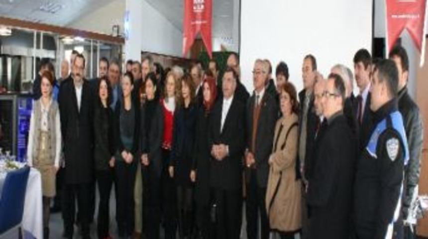 Vali &Ccedil;alışan Gazeteciler İle Bir Araya Geldi