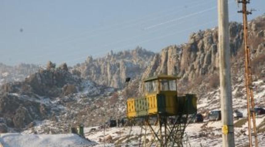 G&uuml;l, Patlamanın Meydana Geldiği Kışlayı Ziyaret Etti