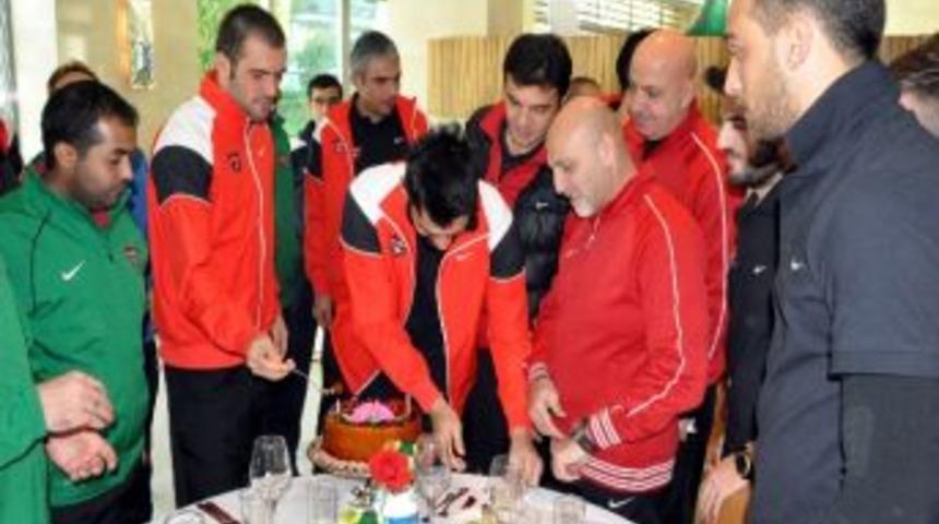 Gaziantepsporlu Muhammet Demir’e Doğum Günü Sürprizi