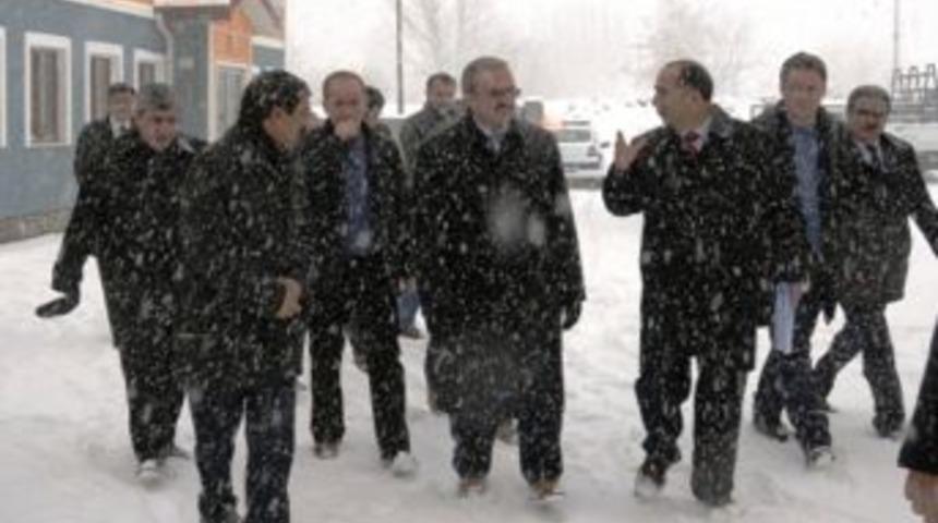 Vali Karaloğlu İnşaatlarda İncelemelerde Bulundu