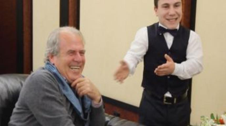 Mustafa Denizli&rsquo;yi Kahkahaya Boğan Rizeli