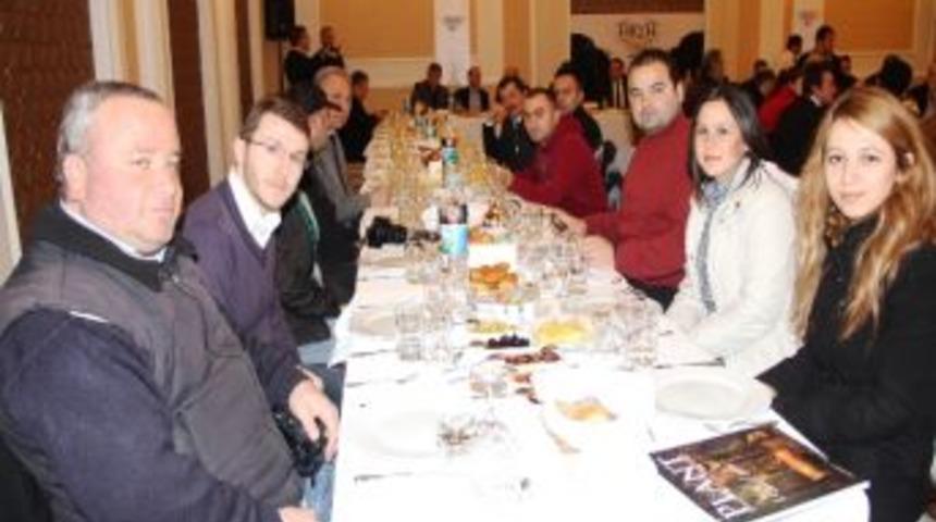 Vali B&uuml;y&uuml;k Gazetecilerle Bir Araya Geldi